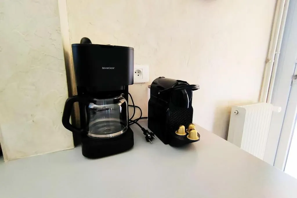 Appartement LE PRADET 50m de la plage T2 tout confort LESCLESDENICOLE