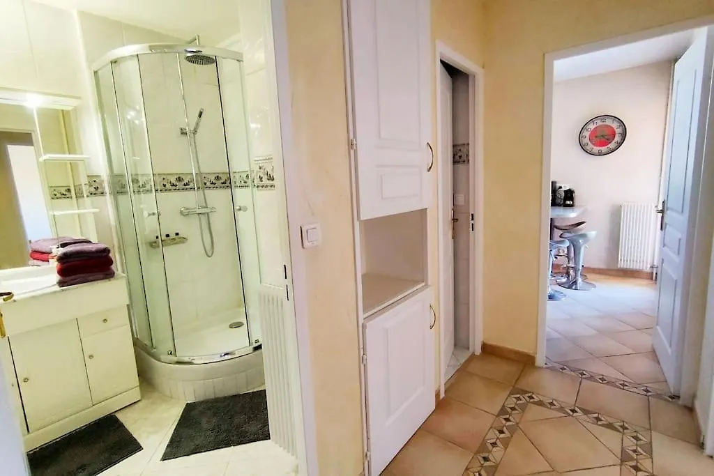 LE PRADET 50m de la plage T2 tout confort LESCLESDENICOLE Appartement