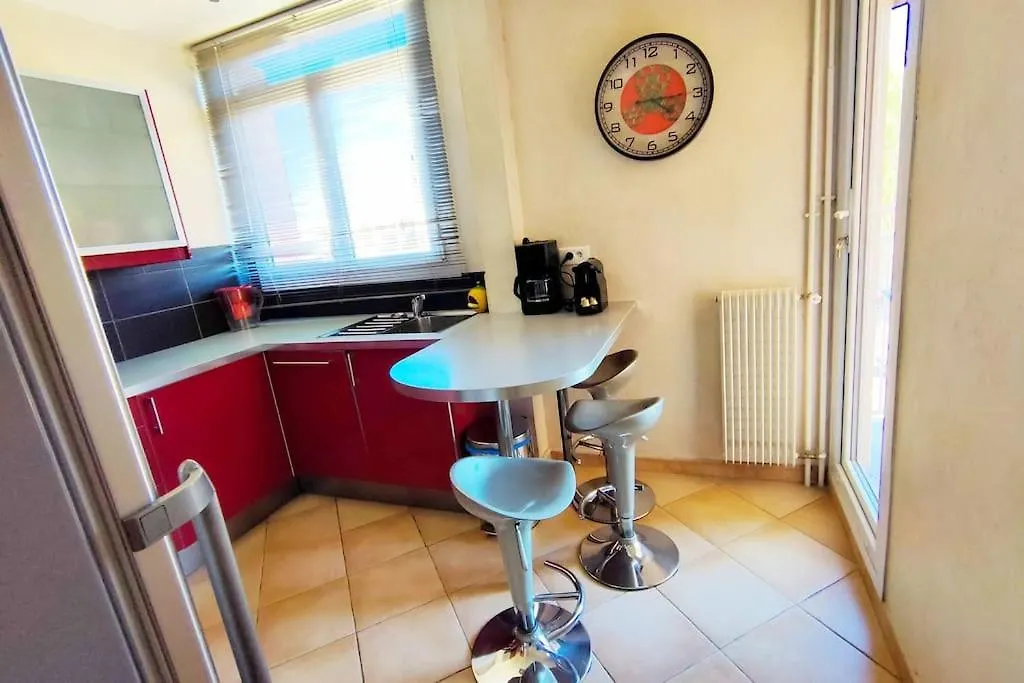 LE PRADET 50m de la plage T2 tout confort LESCLESDENICOLE Appartement Le Pradet